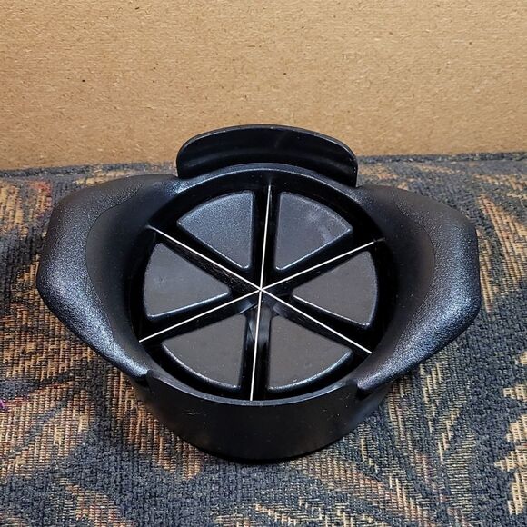 Pampered Chef Veggie Wedger - Picture 1 of 4